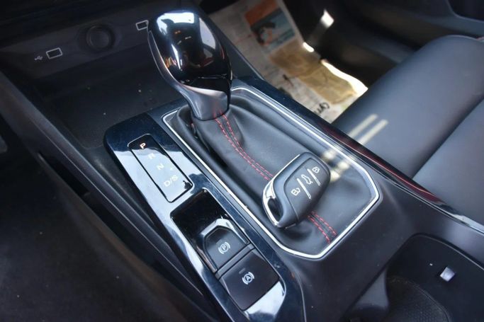 Подержанный MG 5 II, 1.5 л, 2022 в Шардже от Alfaris Used Cars Желтый цвет. GCC | AUTO.AE