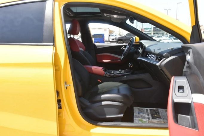 Подержанный MG 5 II, 1.5 л, 2022 в Шардже от Alfaris Used Cars Желтый цвет. GCC | AUTO.AE
