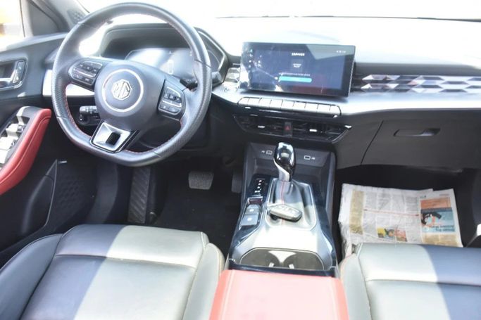 Подержанный MG 5 II, 1.5 л, 2022 в Шардже от Alfaris Used Cars Желтый цвет. GCC | AUTO.AE