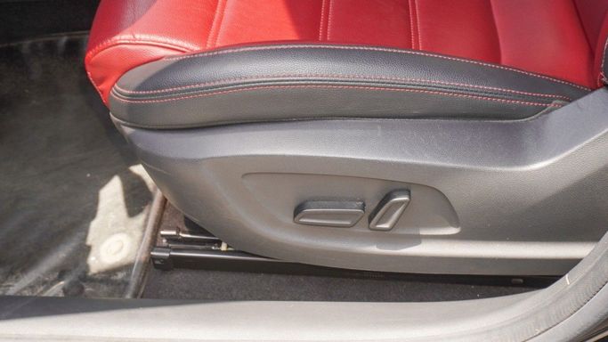 Подержанный MG 5 I Рестайлинг, 1.5 л, 2020 в Шардже от Alsaadi Motors Черный цвет. Китайская | AUTO.AE