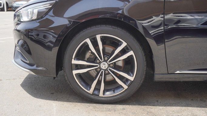 Подержанный MG 5 I Рестайлинг, 1.5 л, 2020 в Шардже от Alsaadi Motors Черный цвет. Китайская | AUTO.AE