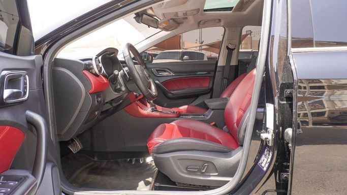 Подержанный MG 5 I Рестайлинг, 1.5 л, 2020 в Шардже от Alsaadi Motors Черный цвет. Китайская | AUTO.AE