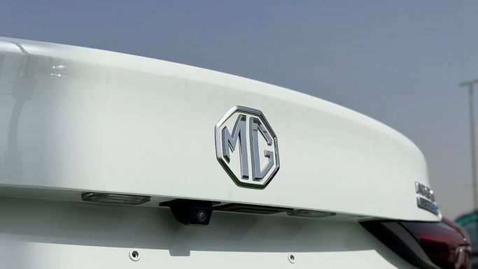 New MG 5 II Facelift, 1.5 l, 2025 in Sharjah by Badar Used Cars, White color.  | AUTO.AE