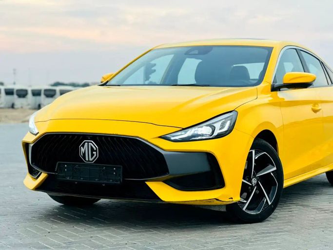 Подержанный MG 5 II, 1.5 л, 2022 в Шардже от Sama Al Sham Cars Желтый цвет. GCC | AUTO.AE