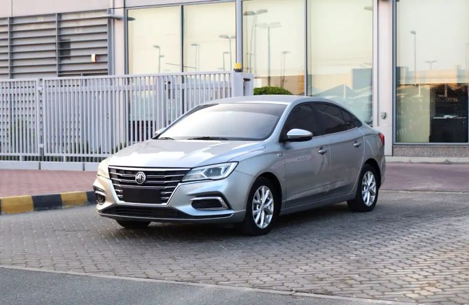 مستعملة MG 5 أنا شد الوجه, 1.5 l, 2021 في في الشارقة من Sama Al Sham Cars، اللون فضي. مواصفات الخليج | AUTO.AE