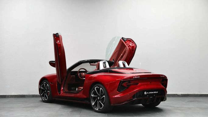 Подержанный MG Cyberster, 2023 в Шардже от Al Qassem Cars Trading Красный цвет. Китайская | AUTO.AE