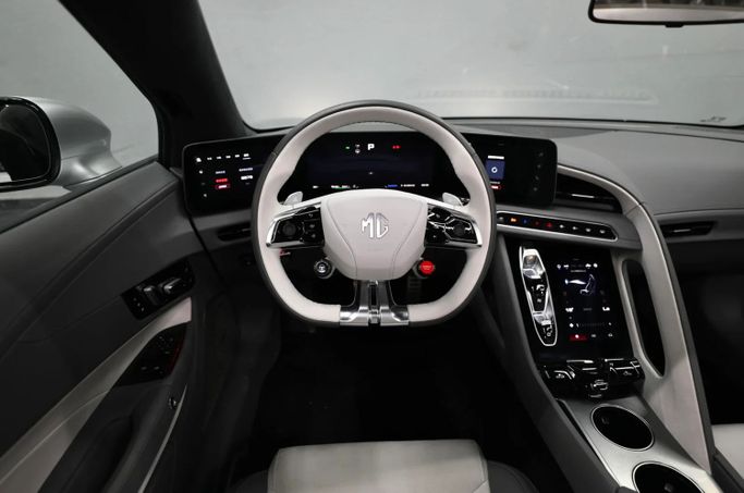 Подержанный MG Cyberster, 2023 в Шардже от Al Qassem Cars Trading Серебристый цвет. Китайская | AUTO.AE