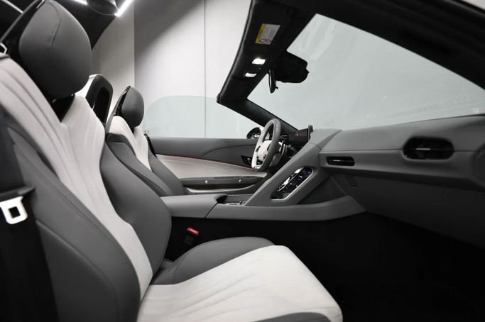 Подержанный MG Cyberster, 2023 в Шардже от Al Qassem Cars Trading Серебристый цвет. Китайская | AUTO.AE