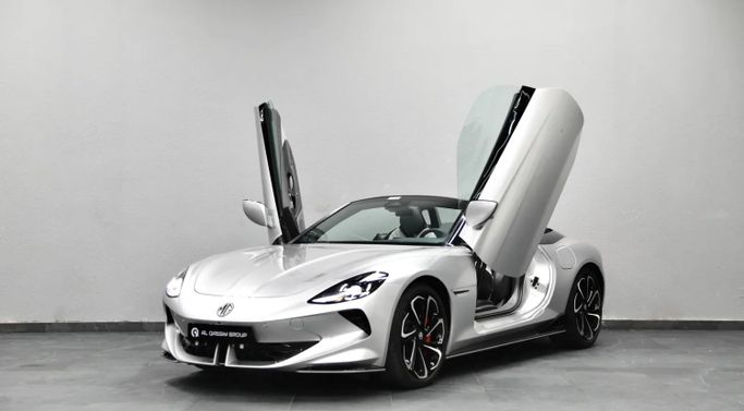Подержанный MG Cyberster, 2023 в Шардже от Al Qassem Cars Trading Серебристый цвет. Китайская | AUTO.AE