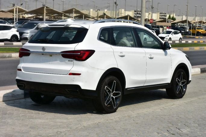 Подержанный MG RX5 II, 1.5 л, 2025 в Шардже от Alfaris Used Cars Белый цвет. Other | AUTO.AE