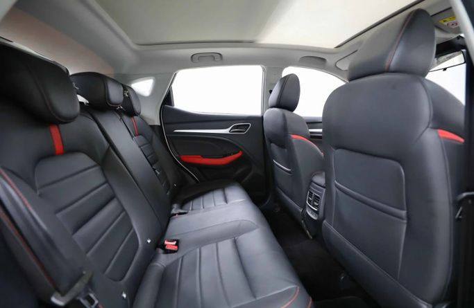 Подержанный MG ZS II Рестайлинг, 1.5 л, 2023 в Шардже от Al Qassem Cars Trading Серебристый цвет. GCC | AUTO.AE