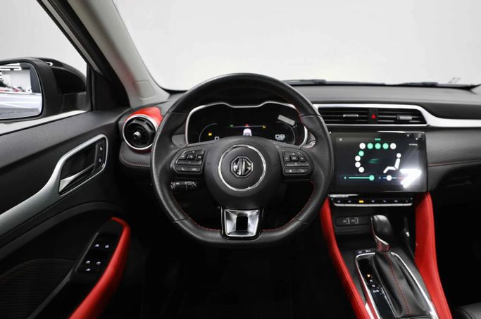 Подержанный MG ZS II Рестайлинг, 1.5 л, 2023 в Шардже от Al Qassem Cars Trading Серебристый цвет. GCC | AUTO.AE