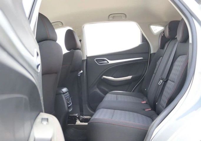 Подержанный MG ZS II Рестайлинг, 1.5 л, 2022 в Шардже от Al Sayed Khamis Used Cars Серебристый цвет. GCC | AUTO.AE