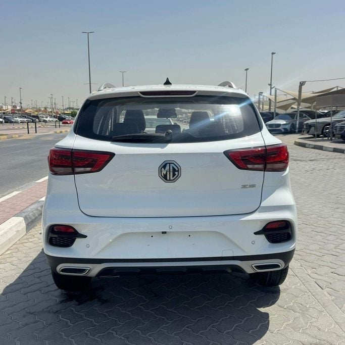 New MG ZS II Facelift, 1.5 l, 2025 in Sharjah by Alfaris Used Cars, White color. Other | AUTO.AE