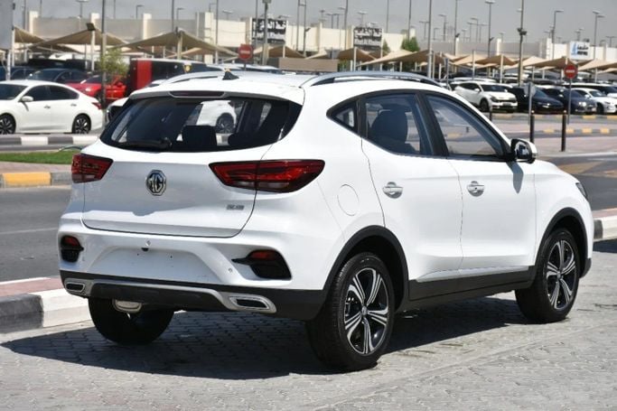 Новый MG ZS II Рестайлинг, 1.0 л, 2024 в Шардже от Alfaris Used Cars Белый цвет. Other | AUTO.AE