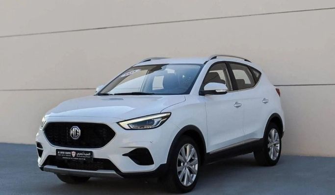 Подержанный MG ZS II Рестайлинг, 1.5 л, 2022 в Шардже от Al Sayed Khamis Used Auto Trading Белый цвет. GCC | AUTO.AE