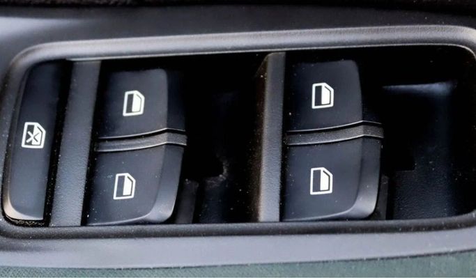 Подержанный MG ZS II Рестайлинг, 1.5 л, 2022 в Шардже от Al Sayed Khamis Used Auto Trading Белый цвет. GCC | AUTO.AE