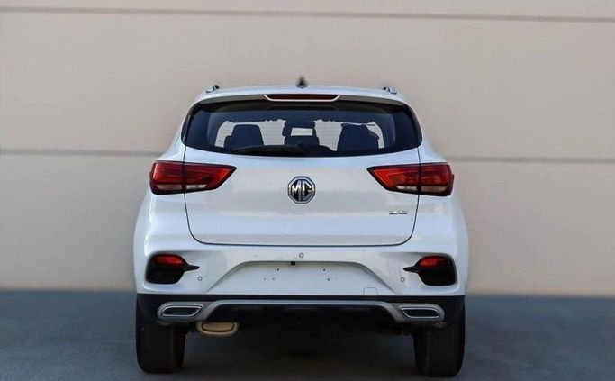 Подержанный MG ZS II Рестайлинг, 1.5 л, 2022 в Шардже от Al Sayed Khamis Used Auto Trading Белый цвет. GCC | AUTO.AE