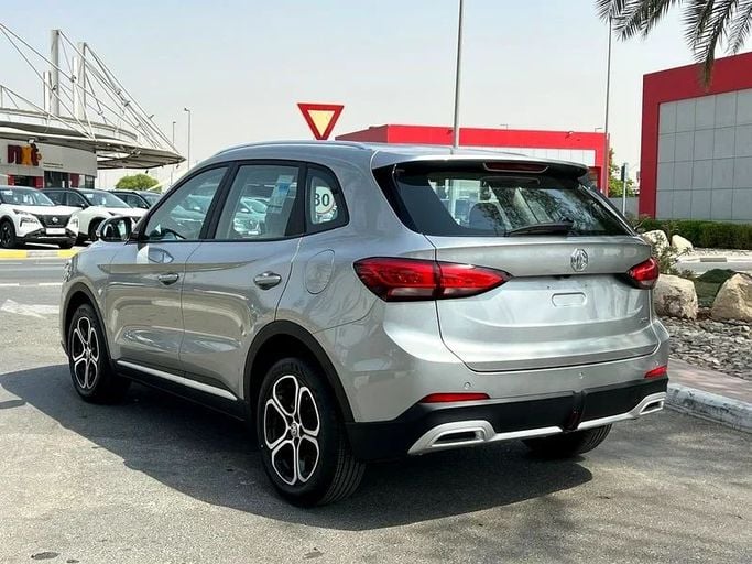 Новый MG ZS II Рестайлинг, 1.3 л, 2025 в Шардже от First Choice Cars Серебристый цвет. GCC | AUTO.AE