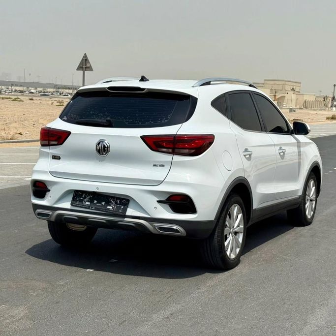 Подержанный MG ZS II Рестайлинг, 1.3 л, 2022 в Шардже от Sarmad Cars Белый цвет. Other | AUTO.AE