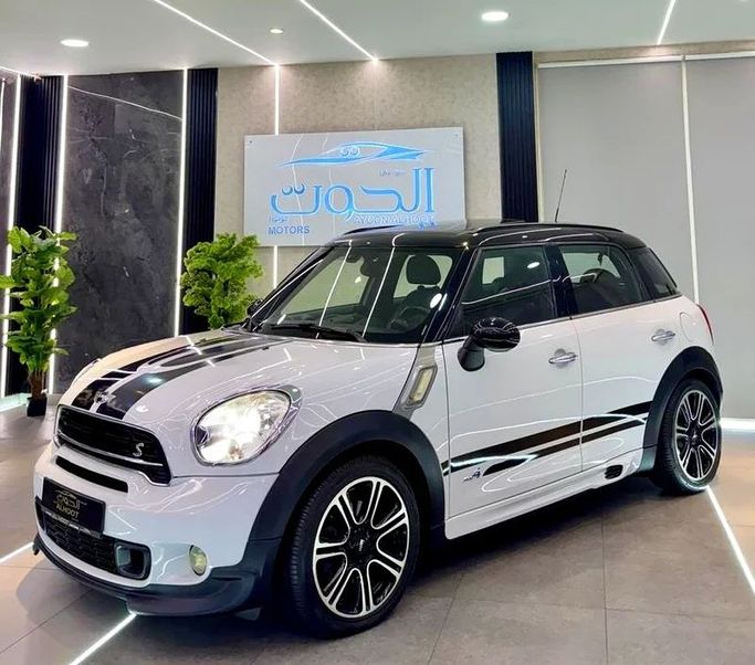Подержанный MINI Countryman Cooper II, 1.5 л, 2017 в Шардже от Ayoon Alhoot Motors Белый цвет. GCC | AUTO.AE
