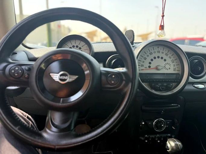 Подержанный MINI Countryman Cooper I, 1.6 л, 2012 в Шардже от Al Muhtaref Used Cars Коричневый цвет. GCC | AUTO.AE