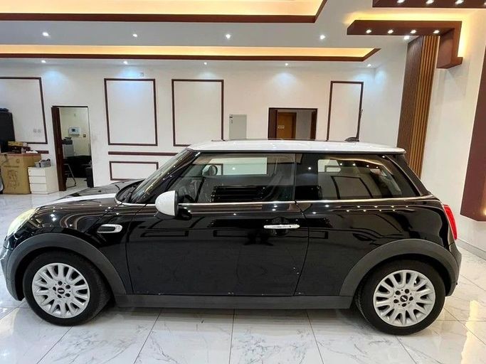 Подержанный MINI Countryman Cooper I, 1.6 л, 2015 в Шардже от Alzawraq Alazrak Черный цвет. GCC | AUTO.AE