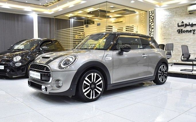 Used MINI Hatch Cooper S III (F55/F56) Facelift, 2.0 l, 2019 in Sharjah by Honey Gidosha Used Cars Tr., Tan color.  | AUTO.AE