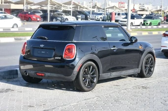 Подержанный MINI Hatch Cooper III (F55/F56) Рестайлинг, 1.5 л, 2019 в Шардже от Alfaris Used Cars Черный цвет. Other | AUTO.AE