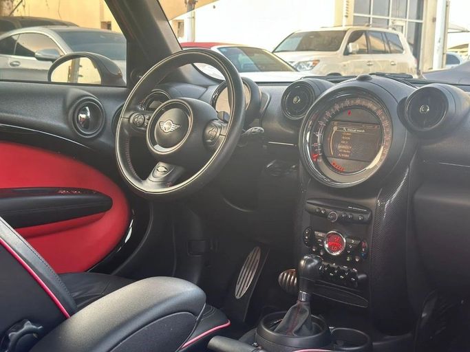 Подержанный MINI Hatch Cooper S III (F55/F56), 2.0 л, 2015 в Шардже от Al Sada used cars Красный цвет. GCC | AUTO.AE