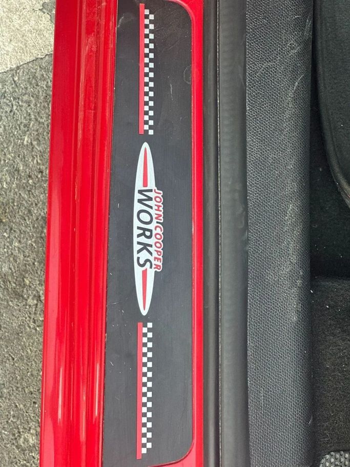 Подержанный MINI Hatch Cooper S III (F55/F56), 2.0 л, 2015 в Шардже от Al Sada used cars Красный цвет. GCC | AUTO.AE