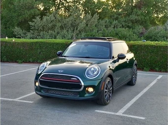 Подержанный MINI Hatch Cooper S III (F55/F56) Рестайлинг, 2.0 л, 2019 в Шардже от Halla Cars Синий цвет.  | AUTO.AE