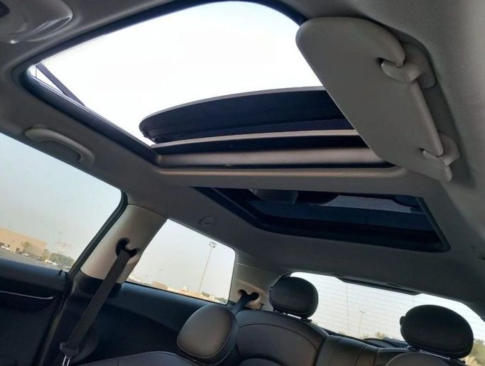 Подержанный MINI Hatch Cooper S III (F55/F56) Рестайлинг, 2.0 л, 2019 в Шардже от Halla Cars Синий цвет.  | AUTO.AE