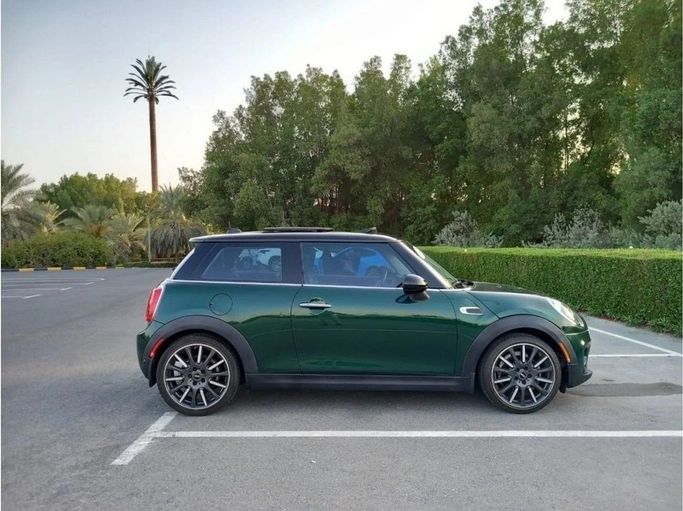 Подержанный MINI Hatch Cooper S III (F55/F56) Рестайлинг, 2.0 л, 2019 в Шардже от Halla Cars Синий цвет.  | AUTO.AE