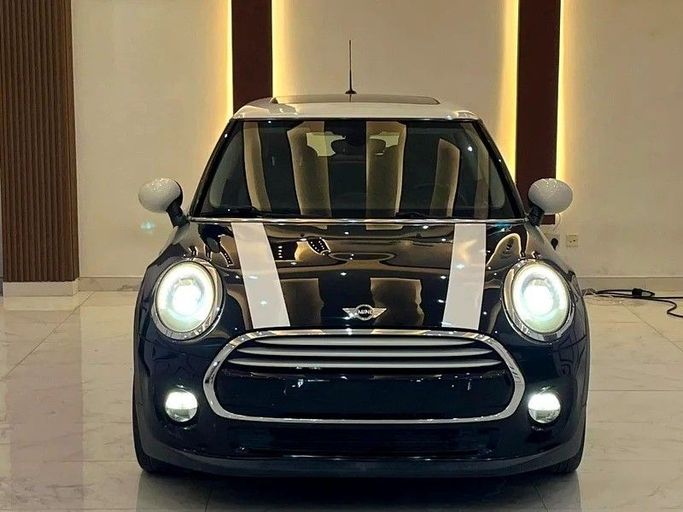 Used MINI Hatch Cooper III (F55/F56), 1.5 l, 2015 in Sharjah by Rebou Alfakhama, Black color. GCC Specs | AUTO.AE