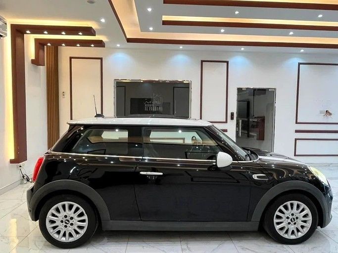 Used MINI Hatch Cooper III (F55/F56), 1.5 l, 2015 in Sharjah by Rebou Alfakhama, Black color. GCC Specs | AUTO.AE