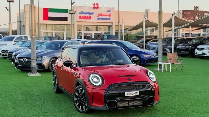 Подержанный MINI Hatch John Cooper Works III (F55/F56) Рестайлинг 2, 2.0 л, 2023 в Шардже от Badar Used Cars Красный цвет.  | AUTO.AE