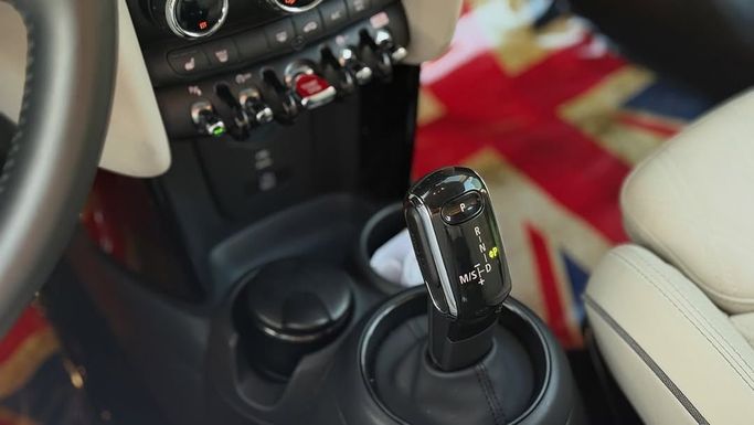 Подержанный MINI Hatch John Cooper Works III (F55/F56) Рестайлинг 2, 2.0 л, 2023 в Шардже от Badar Used Cars Красный цвет.  | AUTO.AE