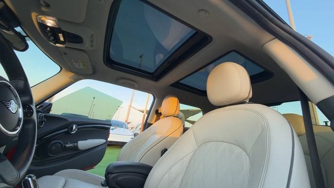 Подержанный MINI Hatch John Cooper Works III (F55/F56) Рестайлинг 2, 2.0 л, 2023 в Шардже от Badar Used Cars Красный цвет.  | AUTO.AE