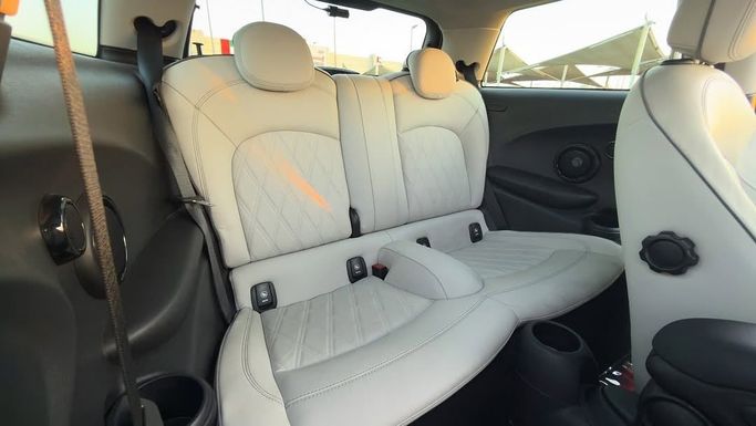 Подержанный MINI Hatch John Cooper Works III (F55/F56) Рестайлинг 2, 2.0 л, 2023 в Шардже от Badar Used Cars Красный цвет.  | AUTO.AE