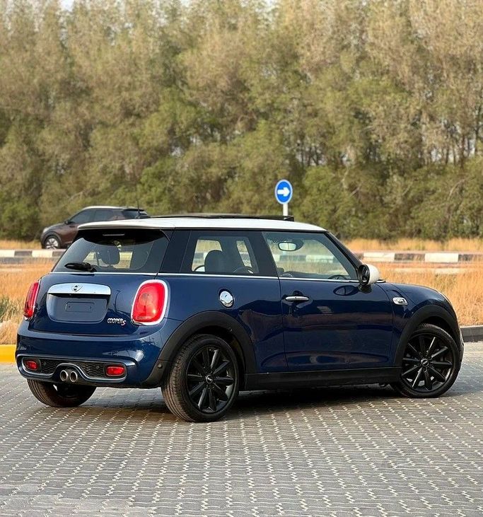 Подержанный MINI Hatch Cooper S III (F55/F56), 2.0 л, 2018 в Шардже от Al Ahd Used Cars Тёмно-синий цвет. GCC | AUTO.AE