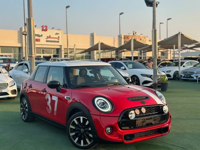 Подержанный MINI Hatch Cooper S III (F55/F56) Рестайлинг, 2.0 л, 2021 в Шардже от Badar Used Cars Красный цвет.  | AUTO.AE