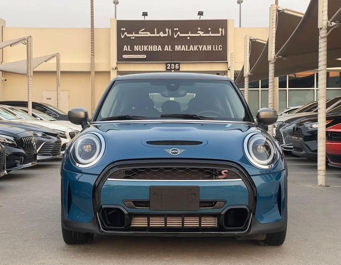 Used MINI Hatch Cooper S III (F55/F56) Facelift 2, 2.0 l, 2022 in Sharjah by Al Nukhba Al Malakyah Used Cars, Navy Blue color. American Specs | AUTO.AE