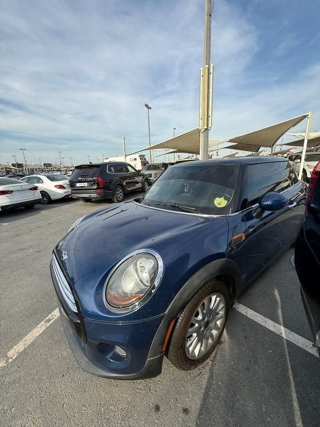 Подержанный MINI Hatch Cooper D III (F55/F56), 1.5 л, 2015 в Шардже от Emirates & Gulf used cars Синий цвет. Американская | AUTO.AE