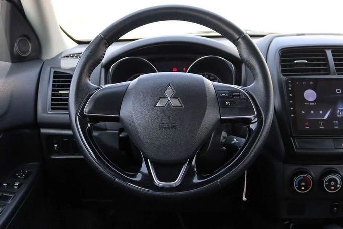 Подержанный Mitsubishi ASX I Рестайлинг 3, 2.0 л, 2022 в Шардже от Al Sayed Khamis Used Cars Серебристый цвет. GCC | AUTO.AE