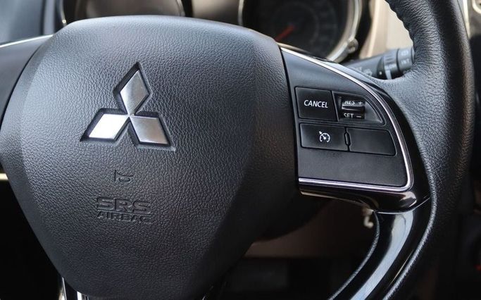 Подержанный Mitsubishi ASX I Рестайлинг 3, 2.0 л, 2022 в Шардже от Al Sayed Khamis Used Cars Белый цвет. GCC | AUTO.AE