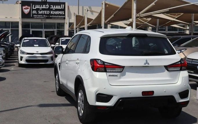 Подержанный Mitsubishi ASX I Рестайлинг 3, 2.0 л, 2022 в Шардже от Al Sayed Khamis Used Cars Белый цвет. GCC | AUTO.AE