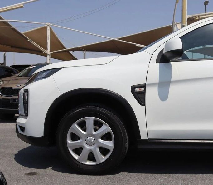 Подержанный Mitsubishi ASX I Рестайлинг 3, 2.0 л, 2022 в Шардже от Al Sayed Khamis Used Cars Белый цвет. GCC | AUTO.AE