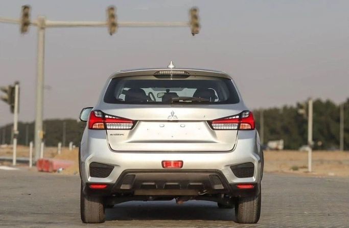 Подержанный Mitsubishi ASX I Рестайлинг 3, 2.0 л, 2022 в Шардже от Al Sayed Khamis Used Auto Trading Серебристый цвет. GCC | AUTO.AE
