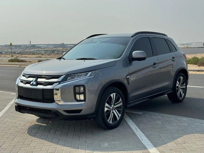Подержанный Mitsubishi ASX I Рестайлинг 3, 2.0 л, 2024 в Шардже от Noor Al Seyoh Used Cars Серебристый цвет. GCC | AUTO.AE